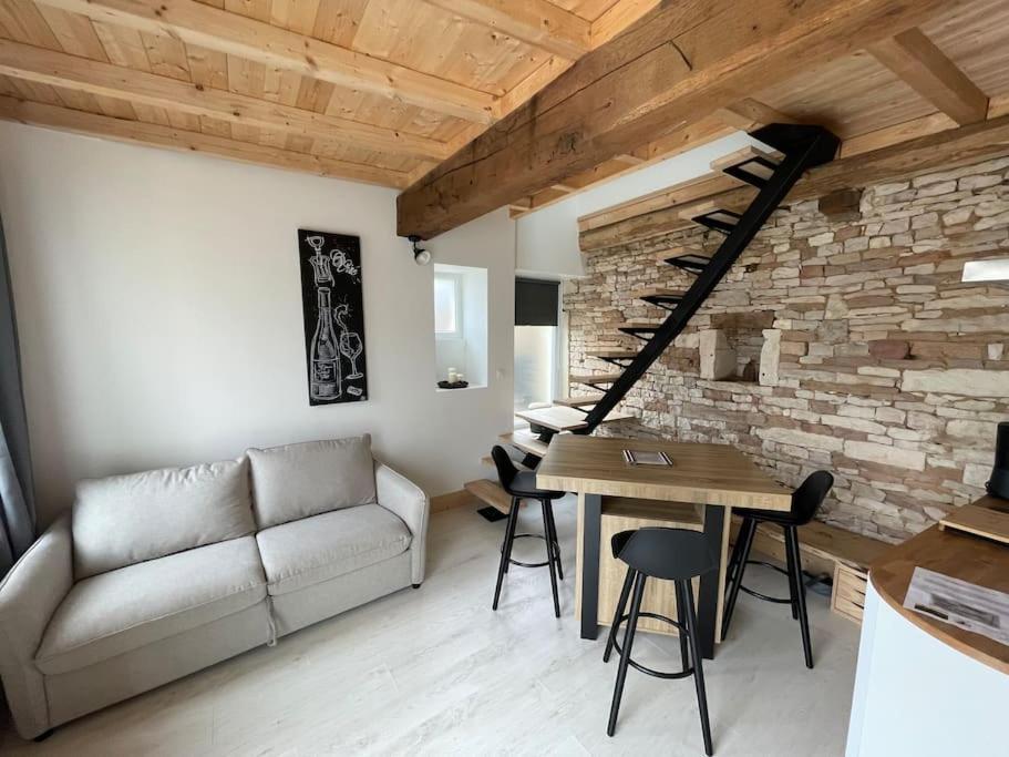 Charmante Maison De Village Vire  Экстерьер фото