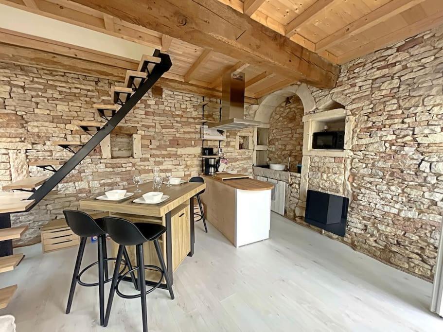 Charmante Maison De Village Vire  Экстерьер фото
